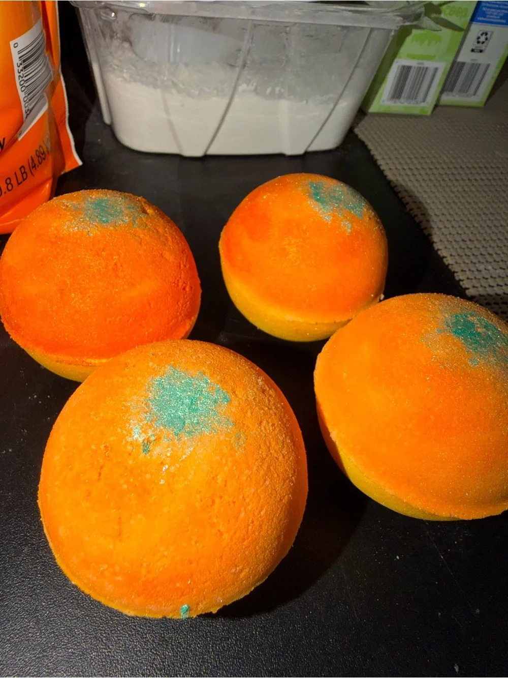 Mango bathbomb